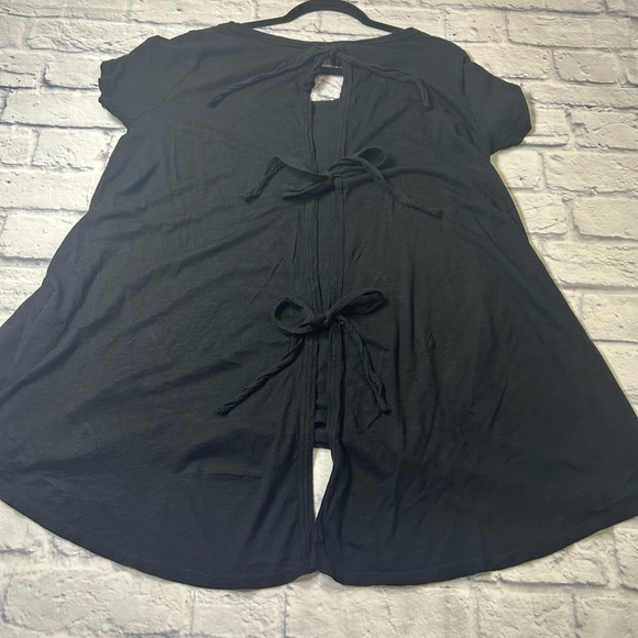 Grace Black Short Sleeve Tee w/ Open Back (Ties) Very cute! Size Large. - Picture 5 of 5
